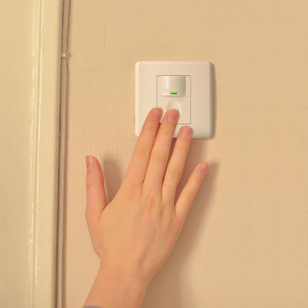 rz022 EU style motion sensor on wall